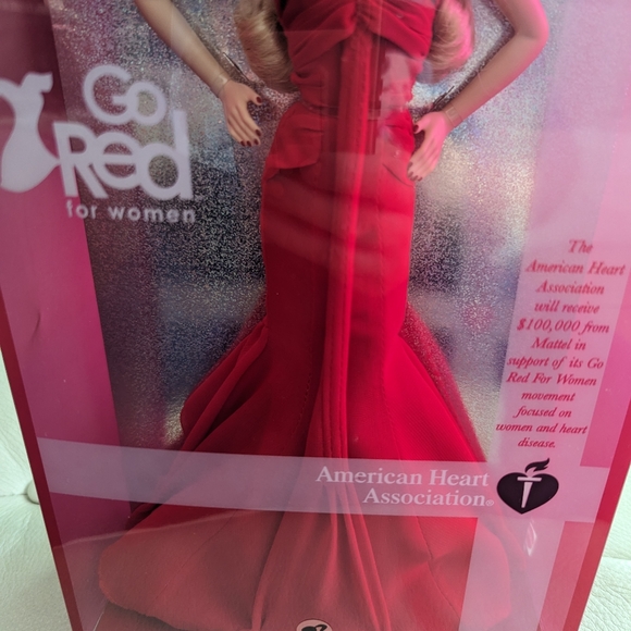 *Mattel Go Red for Women Heart Association Barbie - Rare - Picture 5 of 5